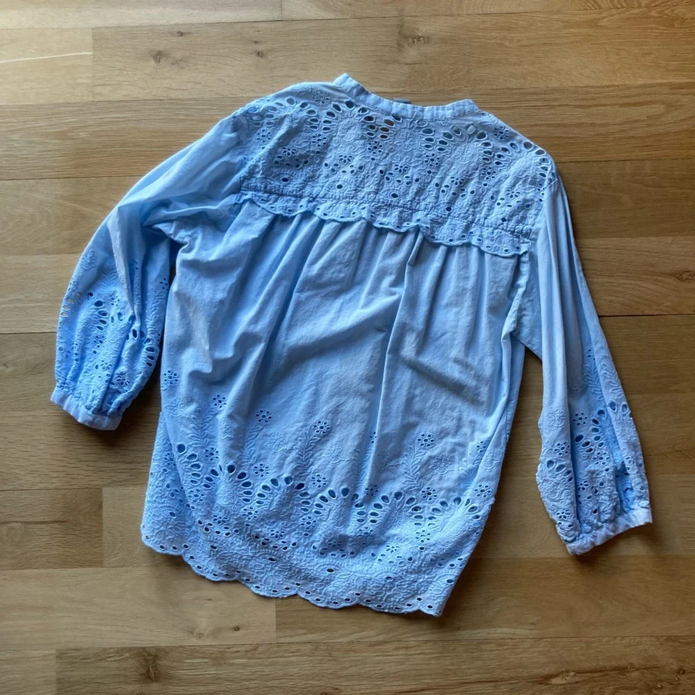 H&M Eyelet Floral Button Down Blouse Size 4 Baby Blue